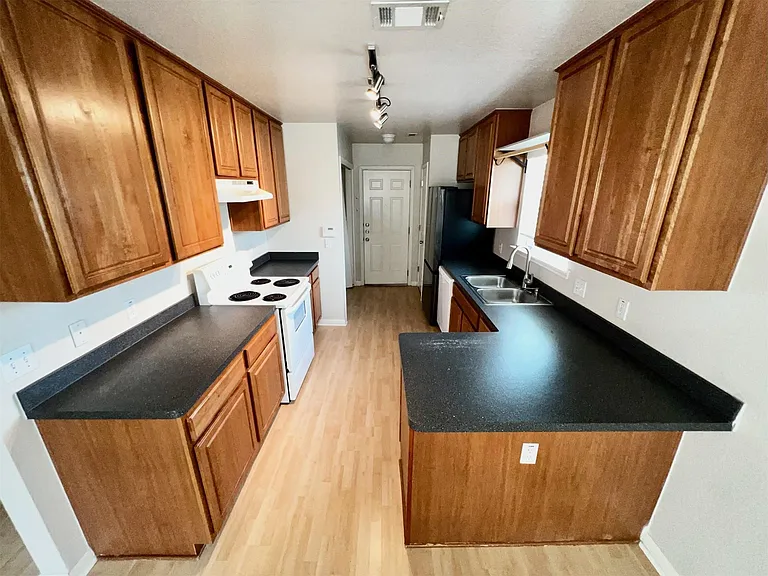 803 Sable Trail Ct — Photo 4