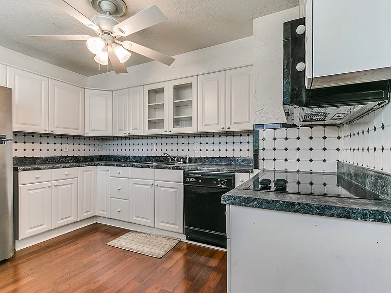 1612 Dakota St — Photo 5