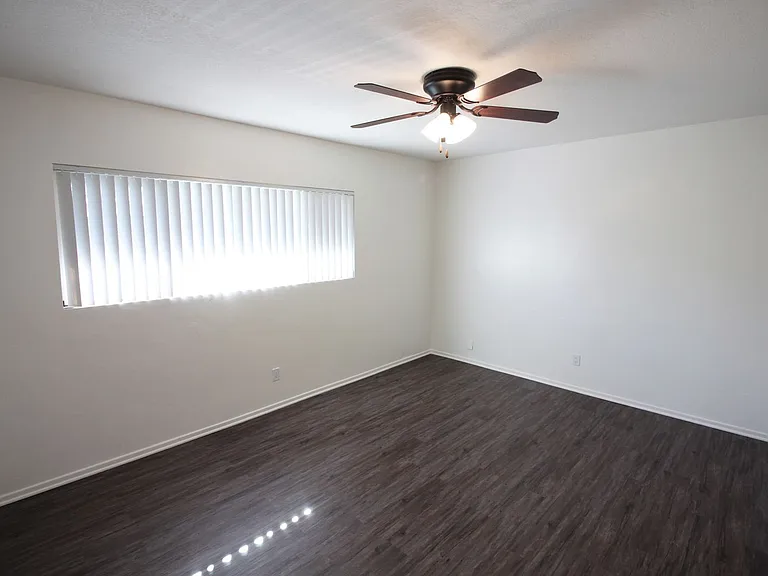 Linden Court Apartments — Photo 101