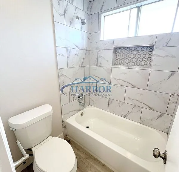 2315 S Grand Ave #11 — Photo 16