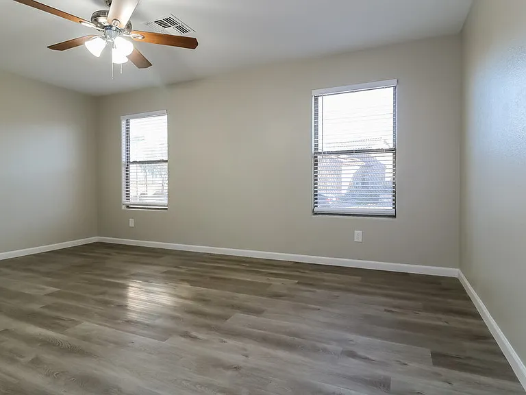 12508 W Windsor Blvd — Photo 10