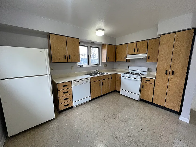 616 Autumn Fields Ln — Photo 1