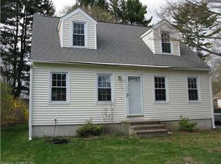 4 Pratt St, Chester, CT 06412