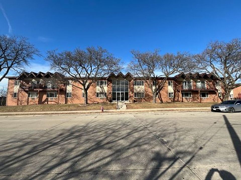 1st image of 10628 W Dakota St #203