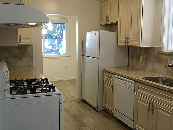 2nd image of 1067 Borregas Ave