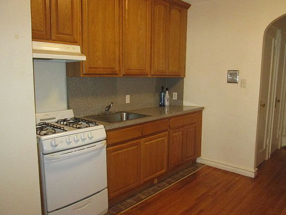 5th image of 4143 39th Pl APT 1H