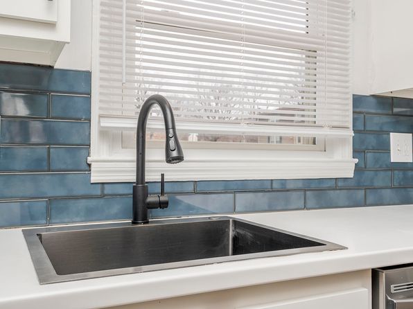 lexington-kentucky-77567920 picture