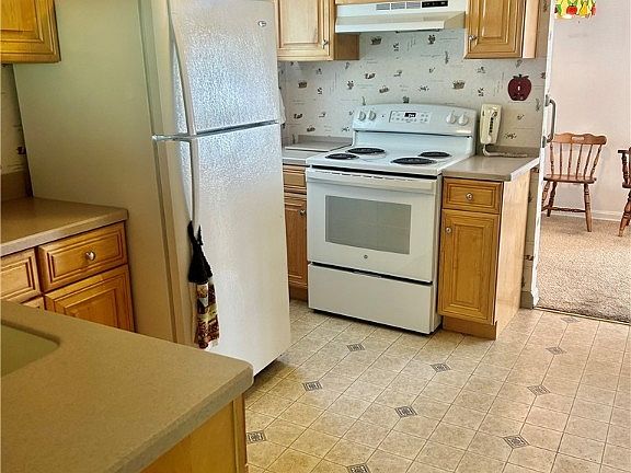 2nd image of 1218 Eastwood Ave
