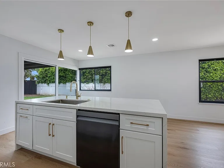 5402 Jefferson St — Photo 36