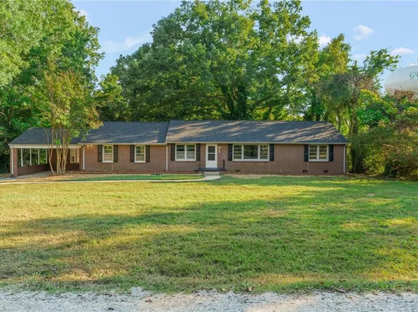 4013 Redberry Rd, Greensboro, NC 27407