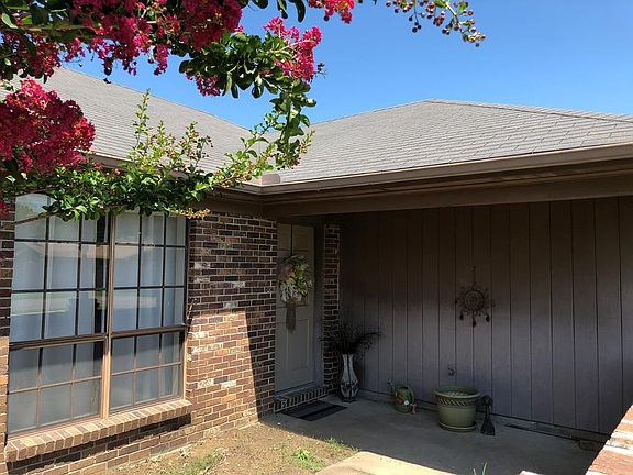 2nd image of 2737 Sylvan Pl