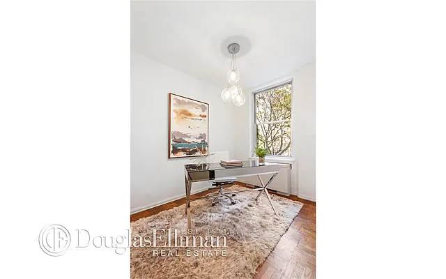 Sold by Douglas Elliman | media 21