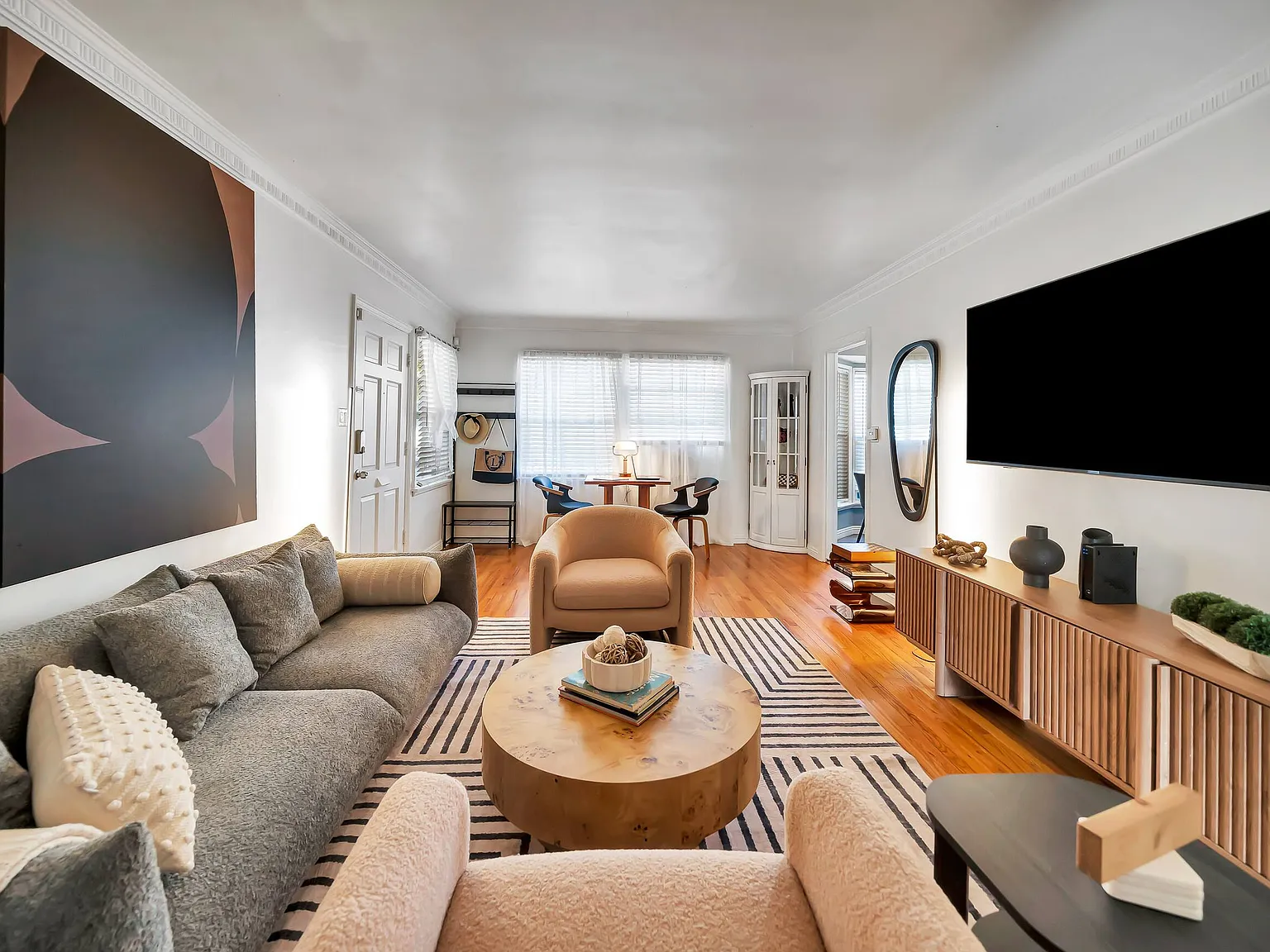 2 bed, 1100 sqft, $5,500 — Photo 4