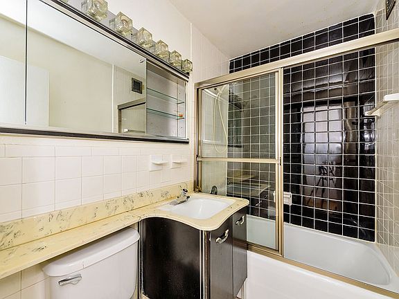 5th image of 7025 Yellowstone Blvd APT 7N
