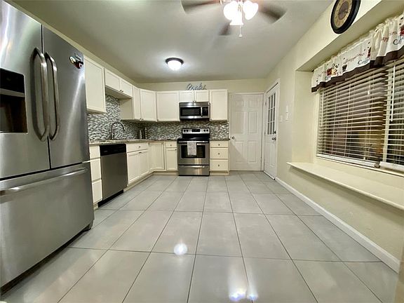 3rd image of 514 Willow Oak St