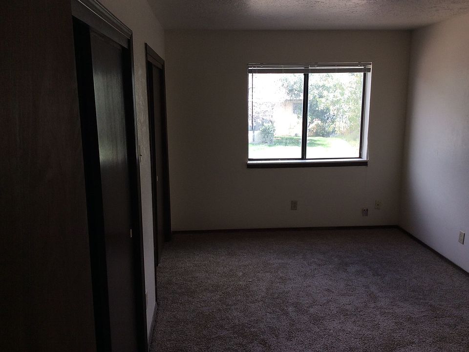 2nd image of 832 Chelwood Park Blvd NE