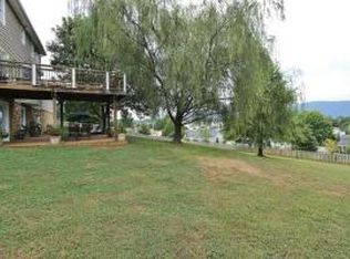 1938 High Crest Ct, Roanoke, VA