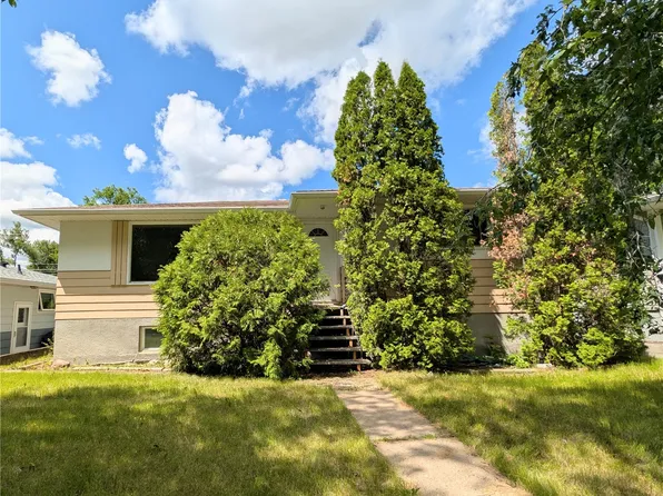 448 6th Avenue NW, Swift Current, SK S9H 0Y3