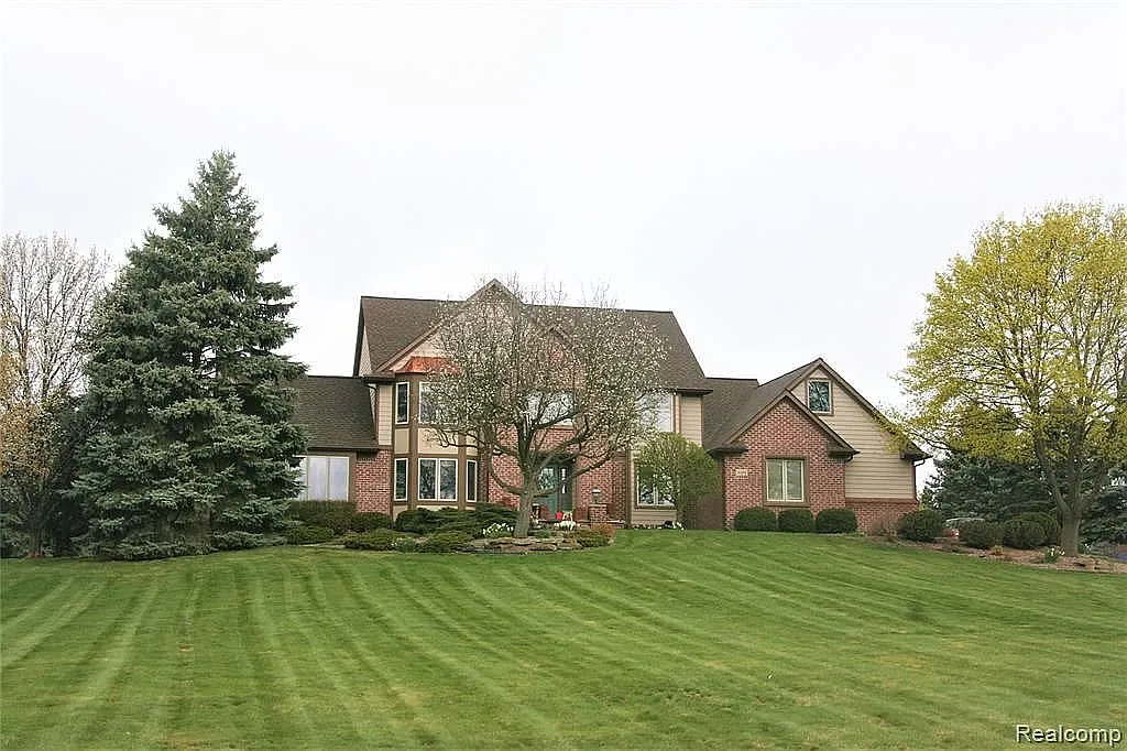 1031 Valley View Dr photo 1