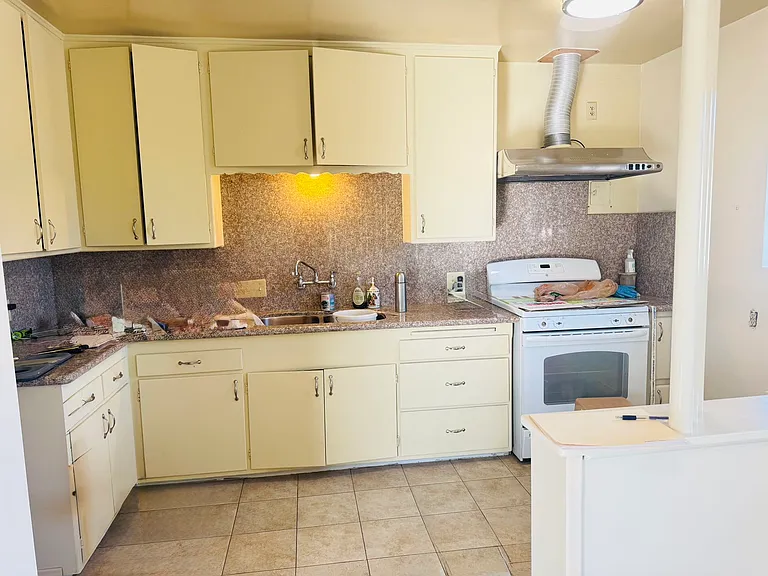 1413 W Commonwealth Ave #B — Photo 4