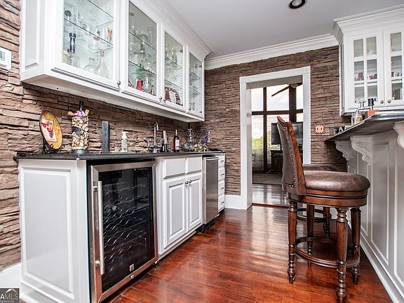 4th image of 1050 Denton Rd