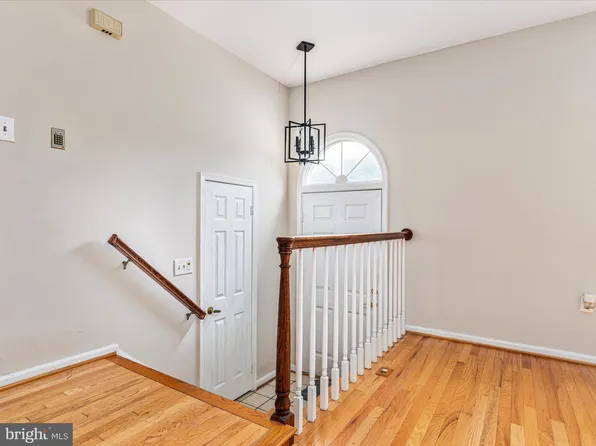 4652 Luxberry Dr, Fairfax, VA 22032