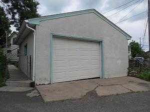3rd image of 654 Hyacinth Ave E