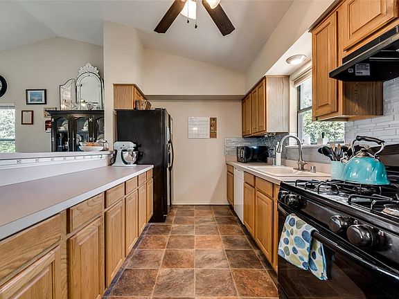 5th image of 1603 Skyline Dr