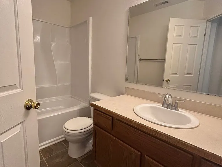 128 Hunter Court - 4 Units — Photo 9