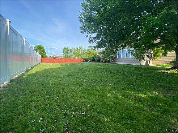5th image of 7519 Plum Hollow Cir