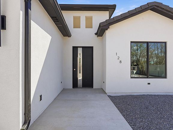 3rd image of 128 Los Ranchos Rd NW