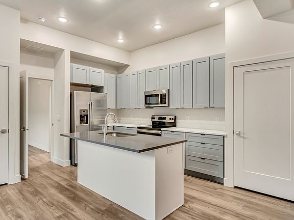 3rd image of 606 W North Temple St #105