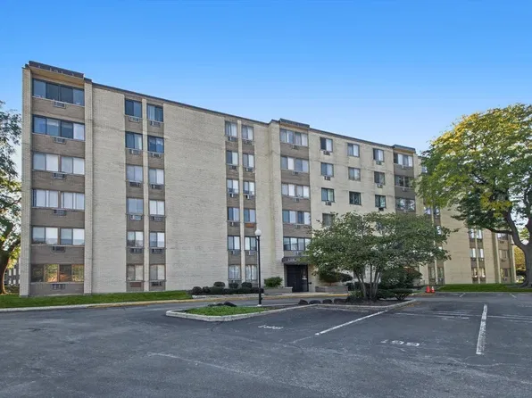 9740 S Pulaski Rd APT 110, Oak Lawn, IL 60453