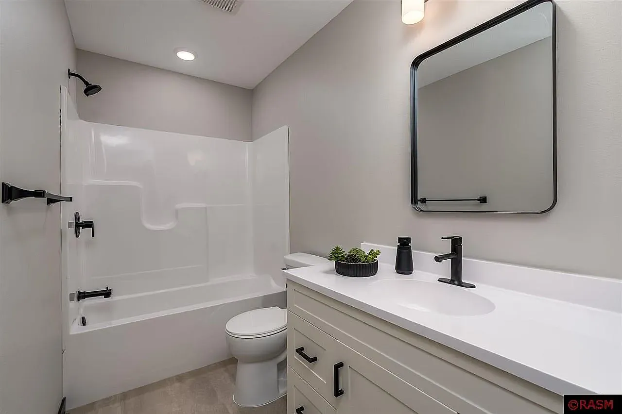 3 bed, 1800 sqft, $2,400 — Photo 2