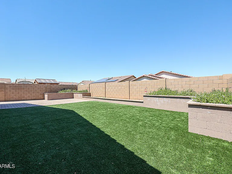 7009 S 78th Dr — Photo 32