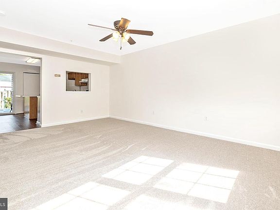 3rd image of 106 Old Oak Pl