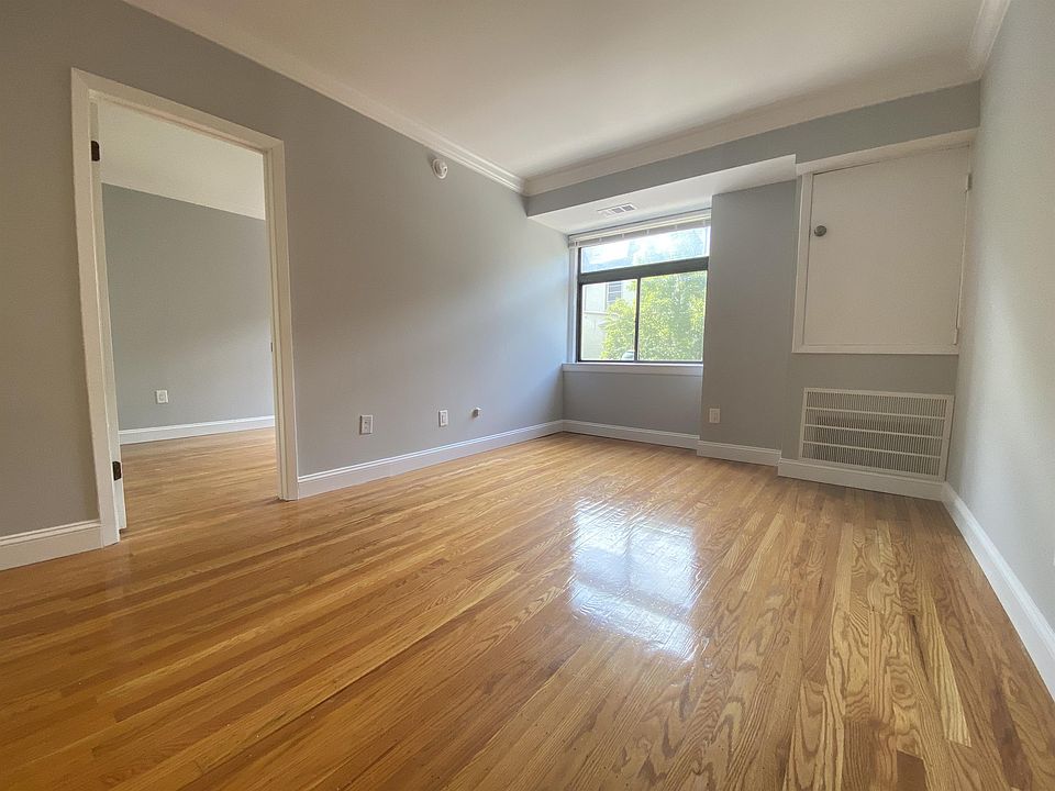 1st image of 319 S 10th St #233