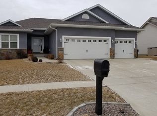 1407 Algonquin Dr, Cedar Falls, IA 50613
