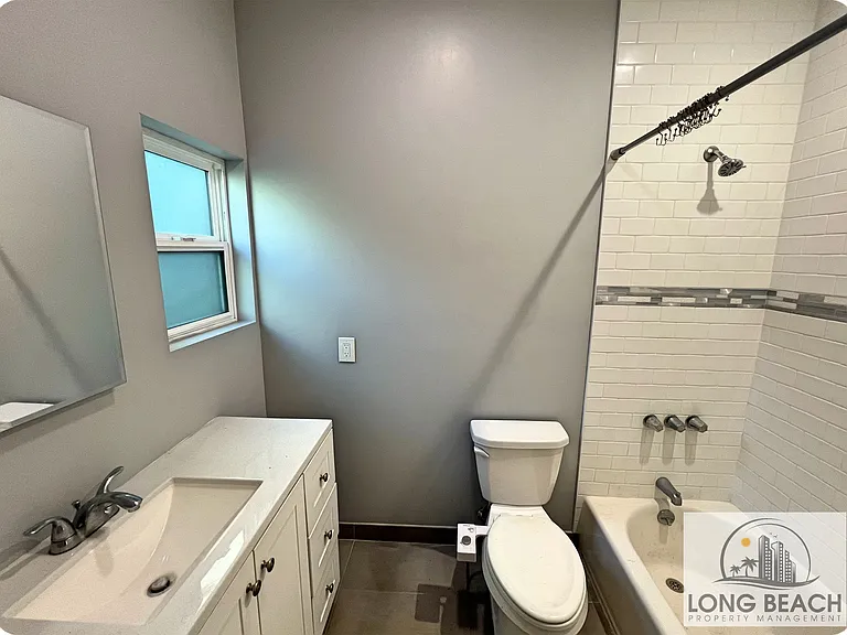 2525 E 10th St #5 — Photo 3