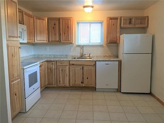 5th image of 416 College Park Dr