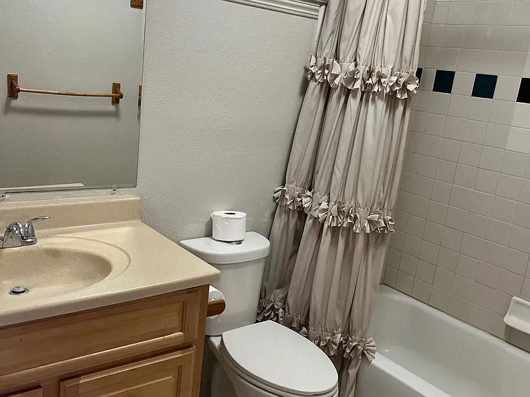 114 Castaic Ave #B — Photo 9