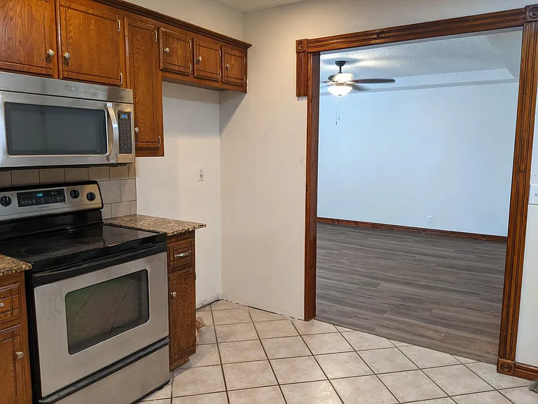 1013 Newport Ave — Photo 4