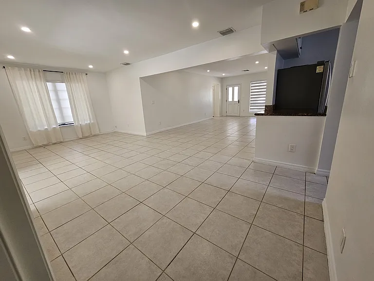 9559 Carlyle Ave #3 — Photo 4