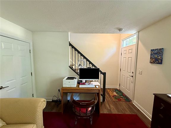 4th image of 21 Mill Run Pl