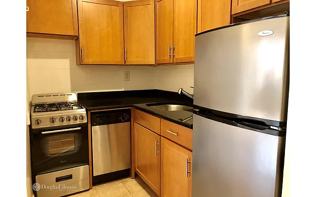 Rented by Douglas Elliman | media 10