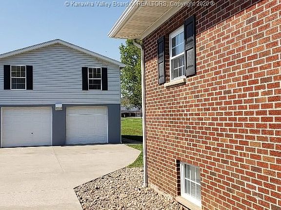 2nd image of 220 Ivywood St