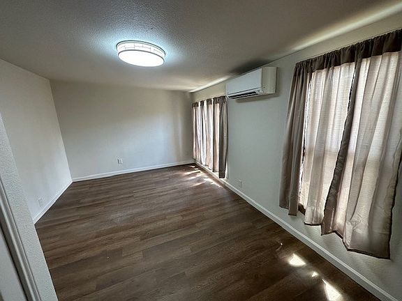3rd image of 109 Leon St
