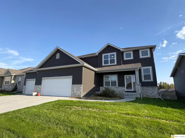 21131 Meredith Ave, Elkhorn, NE 68022