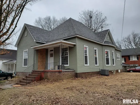 203 S Vine St, Harrisburg, IL 62946