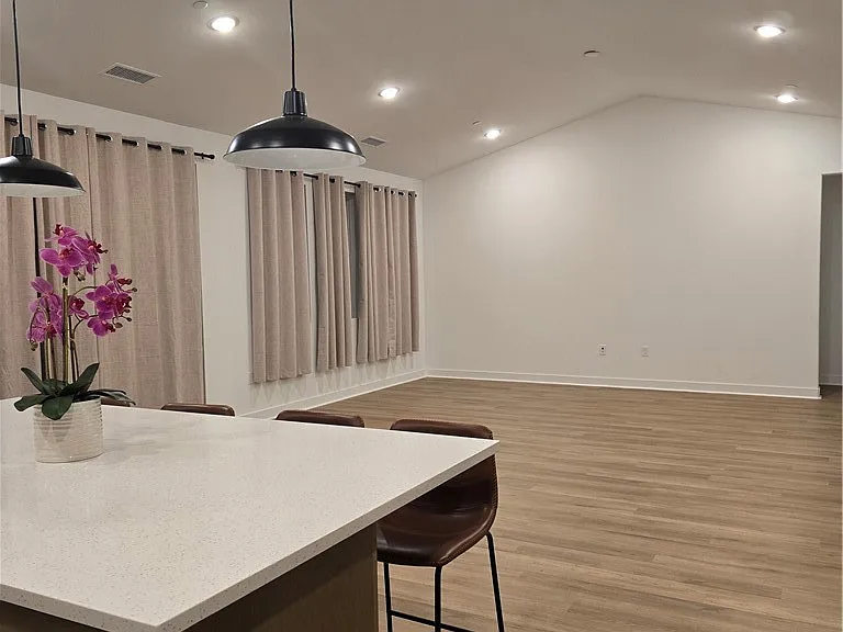 1887 Vincent Dr — Photo 19
